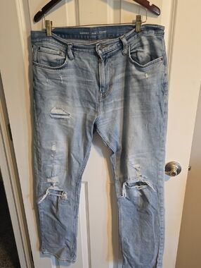 Old Navy Men's Light Wash Distressed Slim Straight Jeans